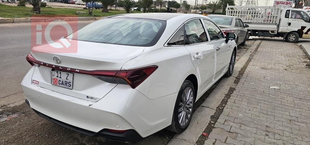 تويوتا أفالون